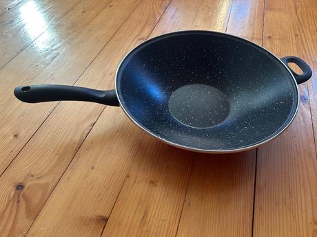 Panvici-wok na varenie,