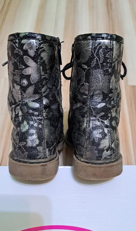 Topanky, workery, graceland,33