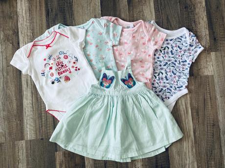 Body 4ks + sukna velkost 62, 62