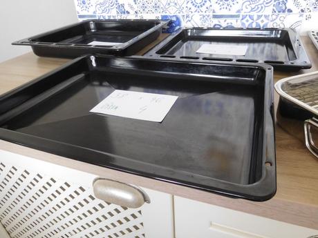 Plechy na pečenie nové + mlynček na maso 5,