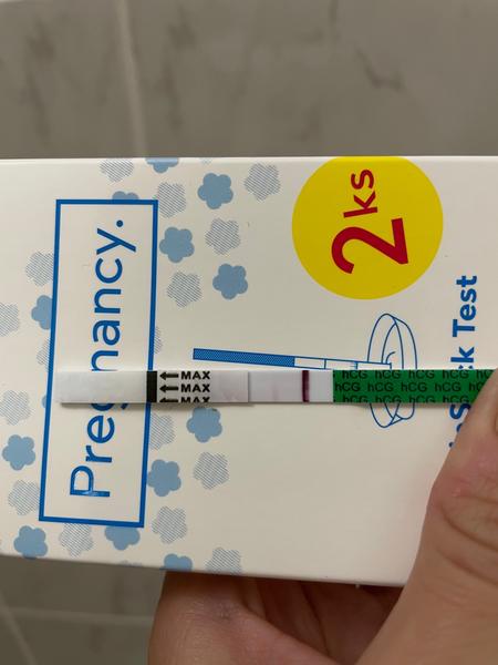 Vidíte dve čiarky na teste?