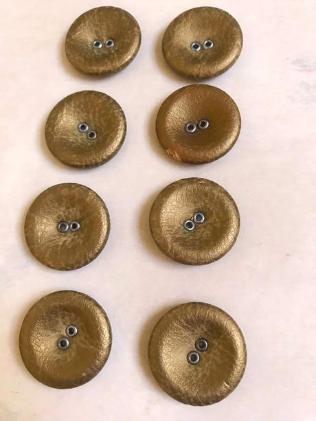 Zlatohnedé gombíky 8 ks, 