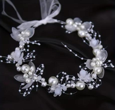 Venček, čelenka s bielymi perličkami,