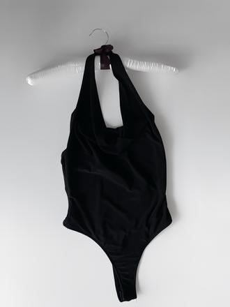 Halterneck body s padavým nariaseným výstrihom, bershka,xs