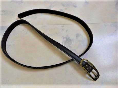 Tenký opasok s patinovanou sponou, 