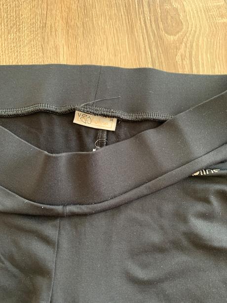 Športové legíny, 34