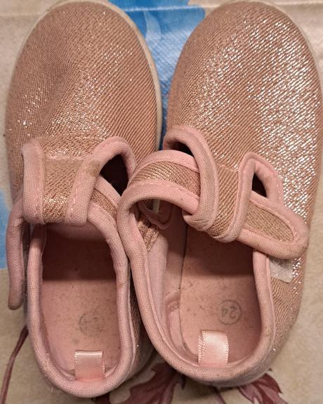 Dievčenské balerínky, 24