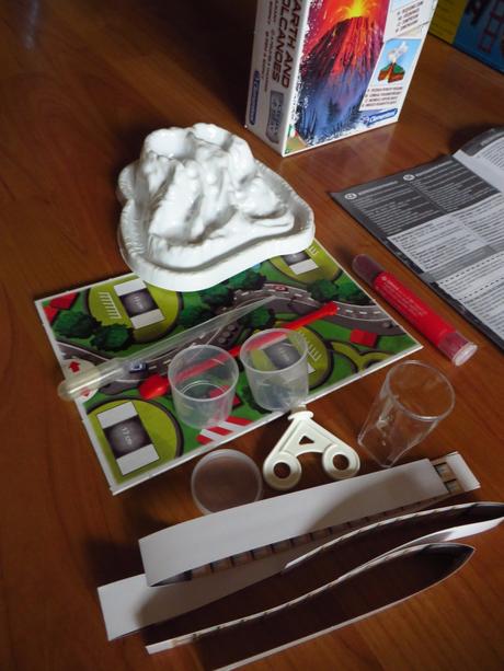 2x náučná hra - planéty a kométy, vulkány - 8+,