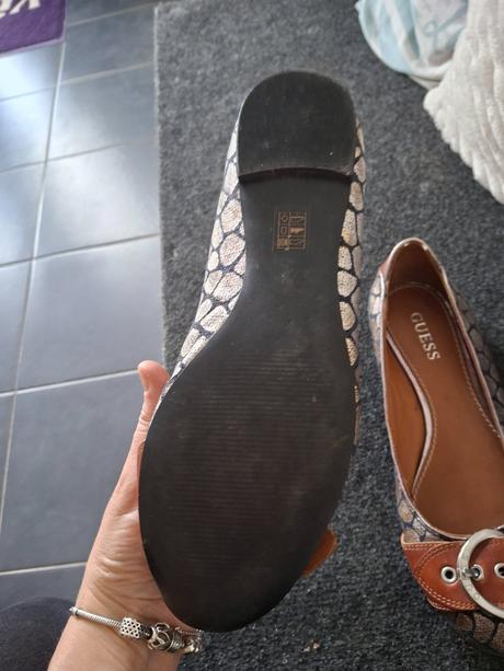 Guess baleriny, guess,39