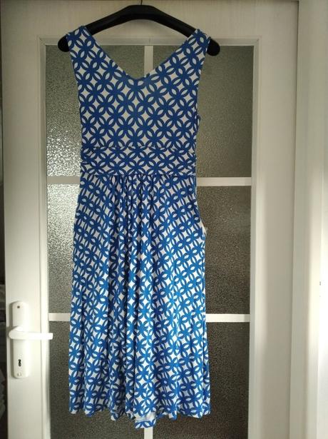 Bielo-modré šaty, m