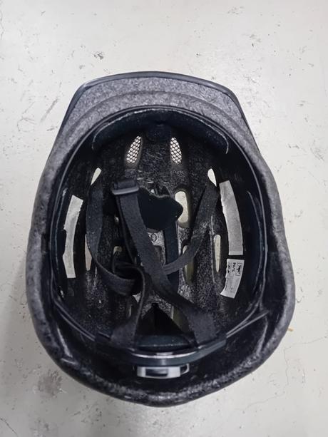 Cyklistická prilba pre chlapca(s/m)-pirát. vlajka, m