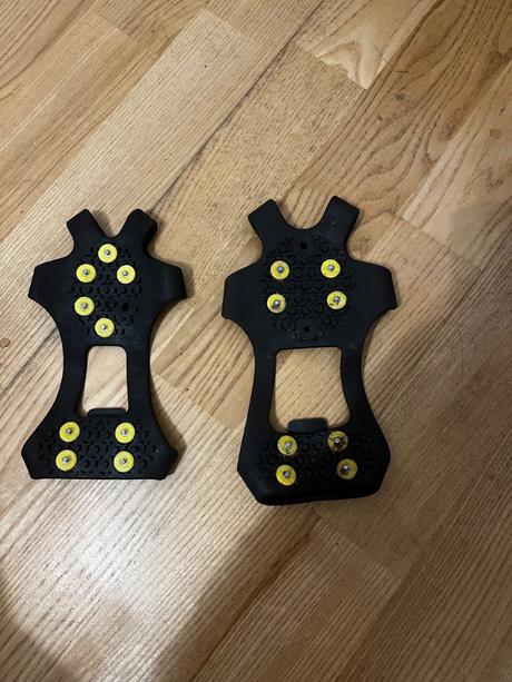 Protišmykové návleky na topánky,