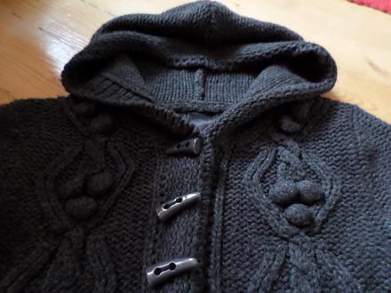 Svetrík s kapucňou, e-vie,38