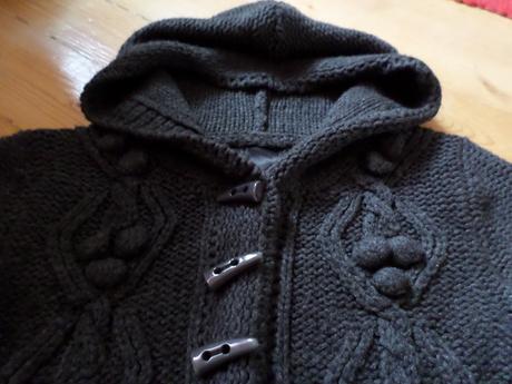 Svetrík s kapucňou, e-vie,38