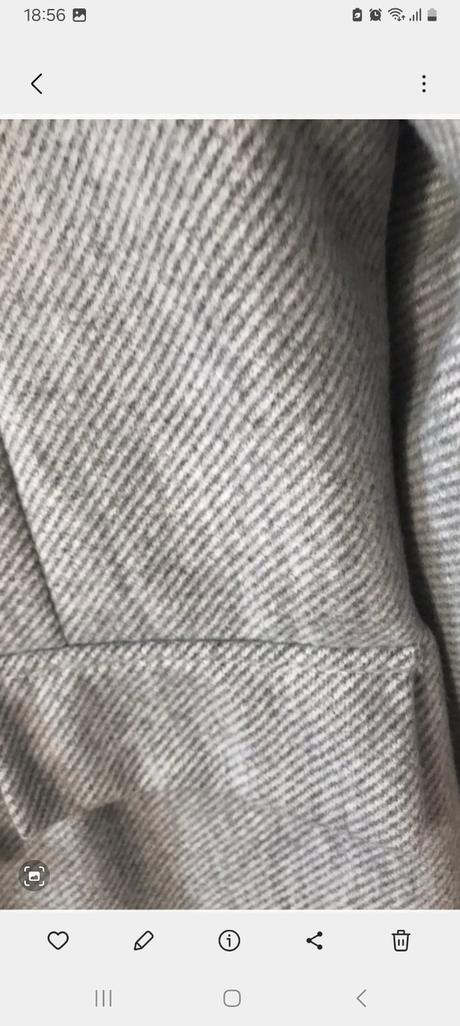 Svetlosedy kabat, 40