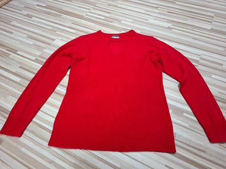 Červený svetrík, s