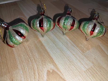 Farebné gule na stromček, 