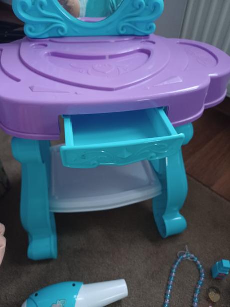 Kozmetický stolík, 