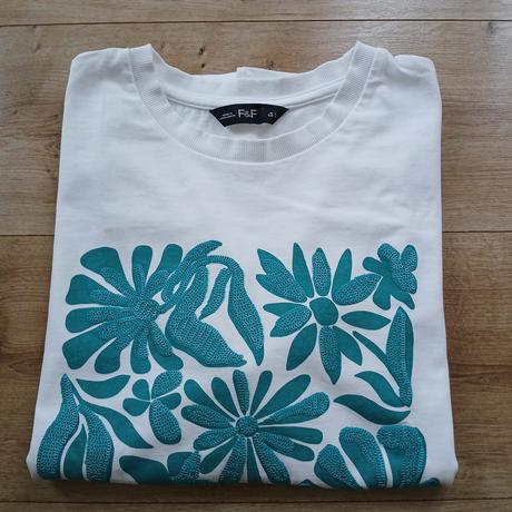 Biele tričko s flitrovou aplikáciou kvetov, f&f,l
