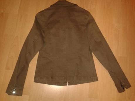 Olivova bundička, 38