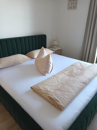 Posteľ s matracmi, šírka (cm): 180,dĺžka (cm): 200