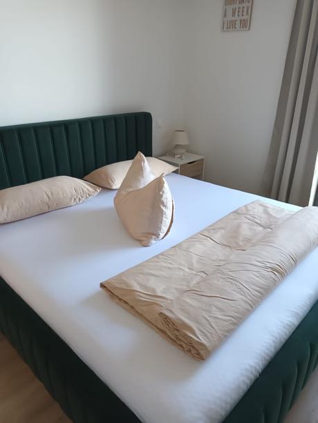 Posteľ s matracmi, šírka (cm): 180,dĺžka (cm): 200