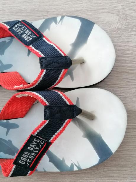 Dvoje šľapky, f&f,33