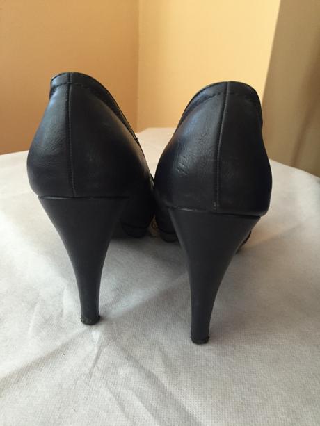 Tmavomodré lodičky, 39