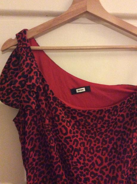 Asymetrické šaty bik bok, m