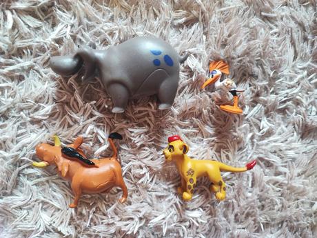 Postavičky leví kráľ, 