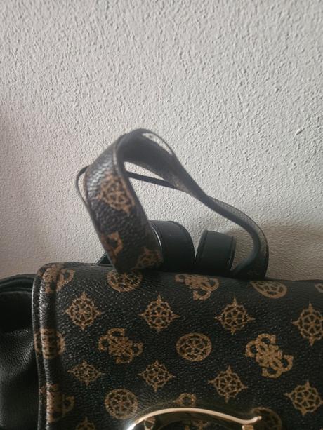 Ruksak guees, guess