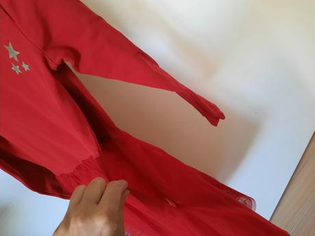 Cervene vianocne saticky s bohatou suknickou, 128