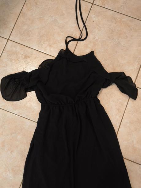 Šaty čierne dlhé s volánmi, s