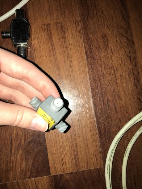 Tv káble - 3 kusy a 2 roztrojky, 