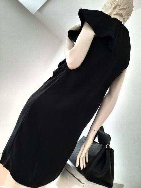 Asos malé čierne šaty, s