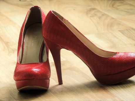 Červené lodičky, 41