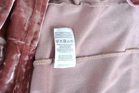 Exkluzívne zamatové mini šaty na ramienka + bonus, s