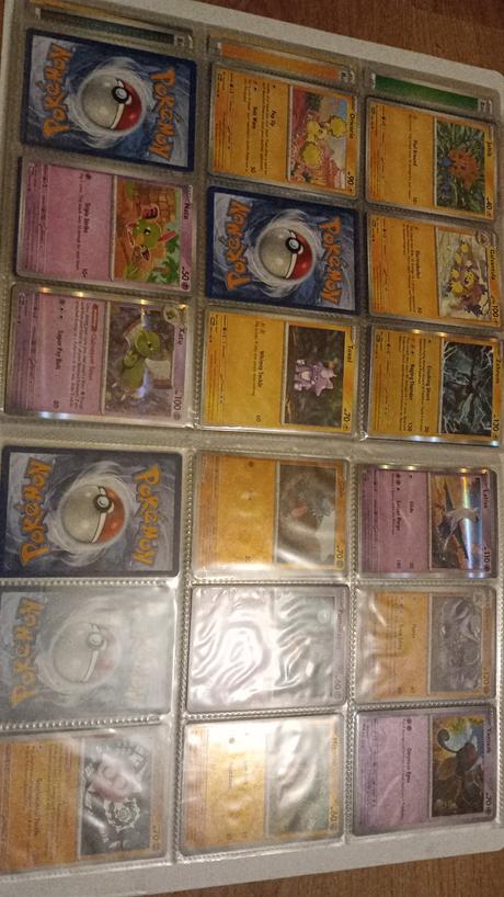Predám albumu z pokemon kartami, 