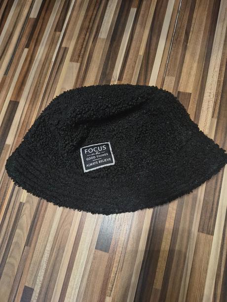 Čierna čiapka, 134