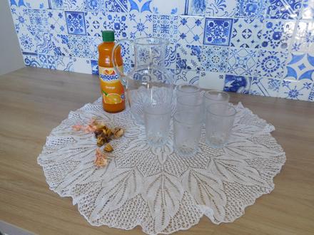 Sklenené na malinovku -džbán+poháre 6 kusov, 