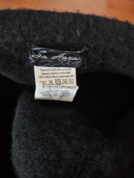 Vlnená bareta, sanrio,52