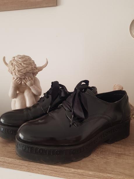 Damske  cierne poltopanky na snurovanie, 40