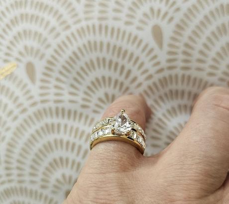 Dámsky prsteň s kryštálmi, 