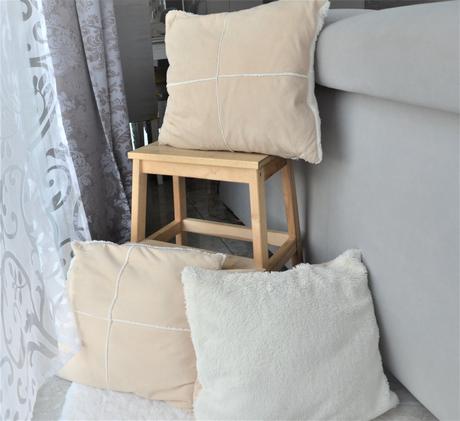 3x béžový vankúš,