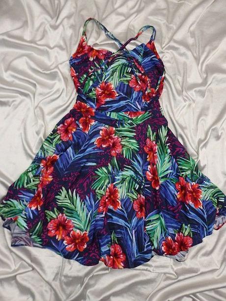 Kvalitné letné šaty, s