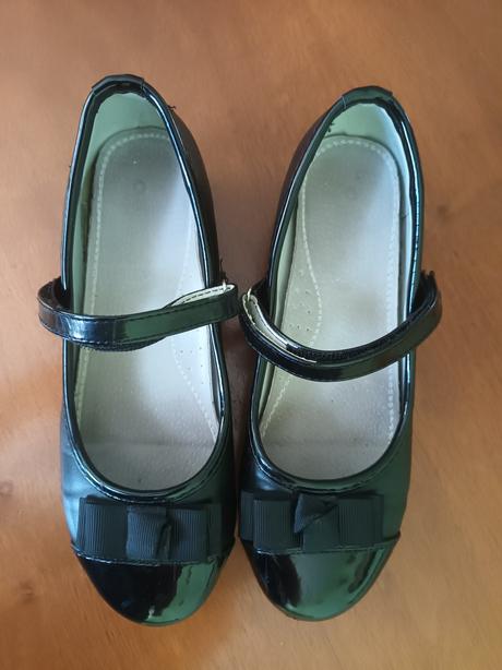 Sandálky, 32
