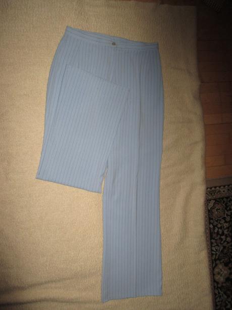 Damsky nohavicovy kostym velkosti 46, m