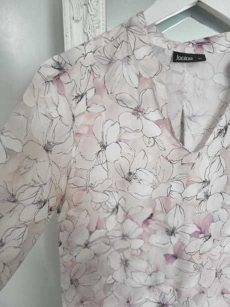 Kvetinková blúzka, 36