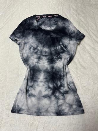 Sivobiele elastické tričko veľ. s,m zn. uncs, s