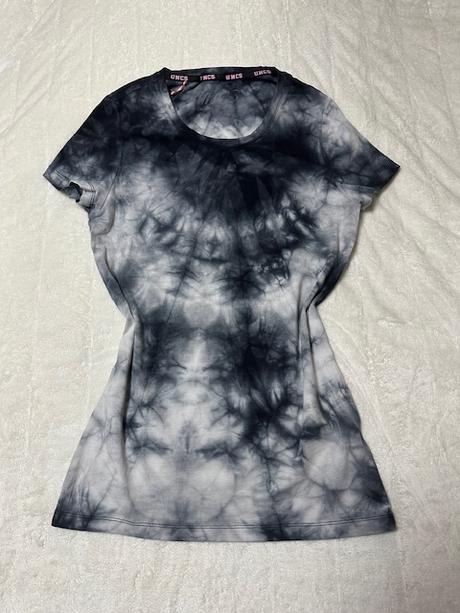 Sivobiele elastické tričko veľ. s,m zn. uncs, s